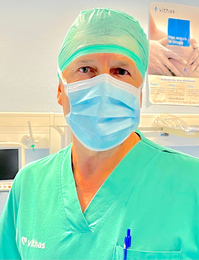 Dr. Agustín Ballesteros - Cirujano Plástico